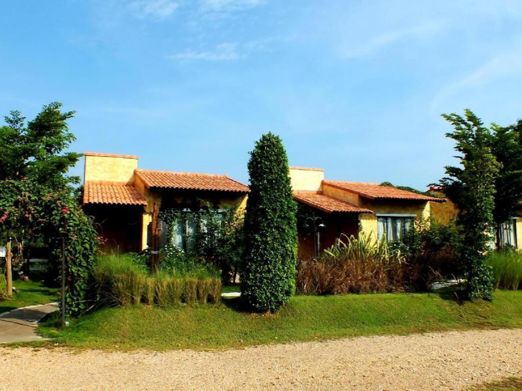 Villa Tuscany Country Resort Suan Phueng Exterior foto